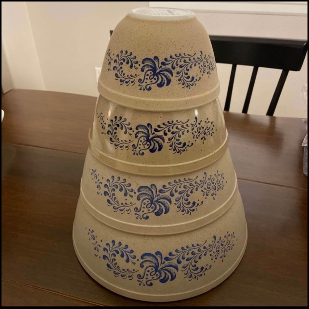 (4) Vintage PYREX Homestead Mixing Bowls